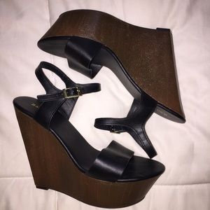 Black and brown wedges